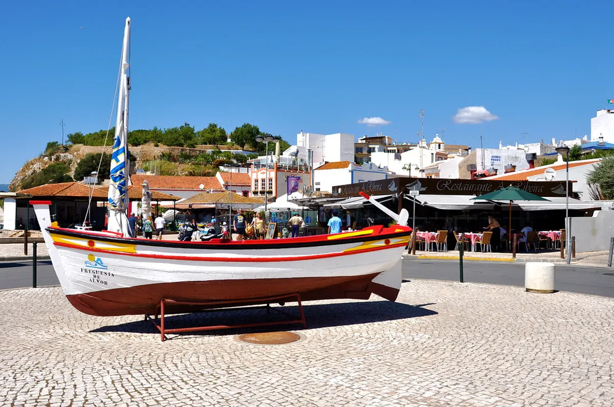 Alvor Nightlife: Best Bars, Clubs, and Sunsets