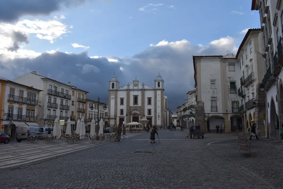 Pick X If in Évora, Portugal