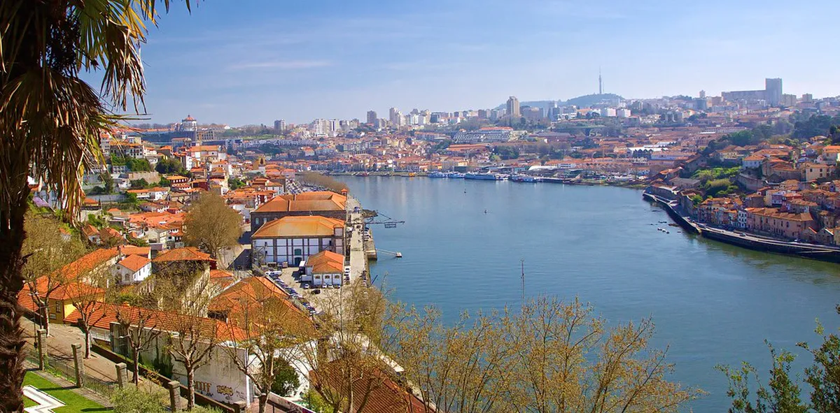 Parks, Gardens, and Outdoor Spots: Best Weather Windows in Guimaraes, Portugal
