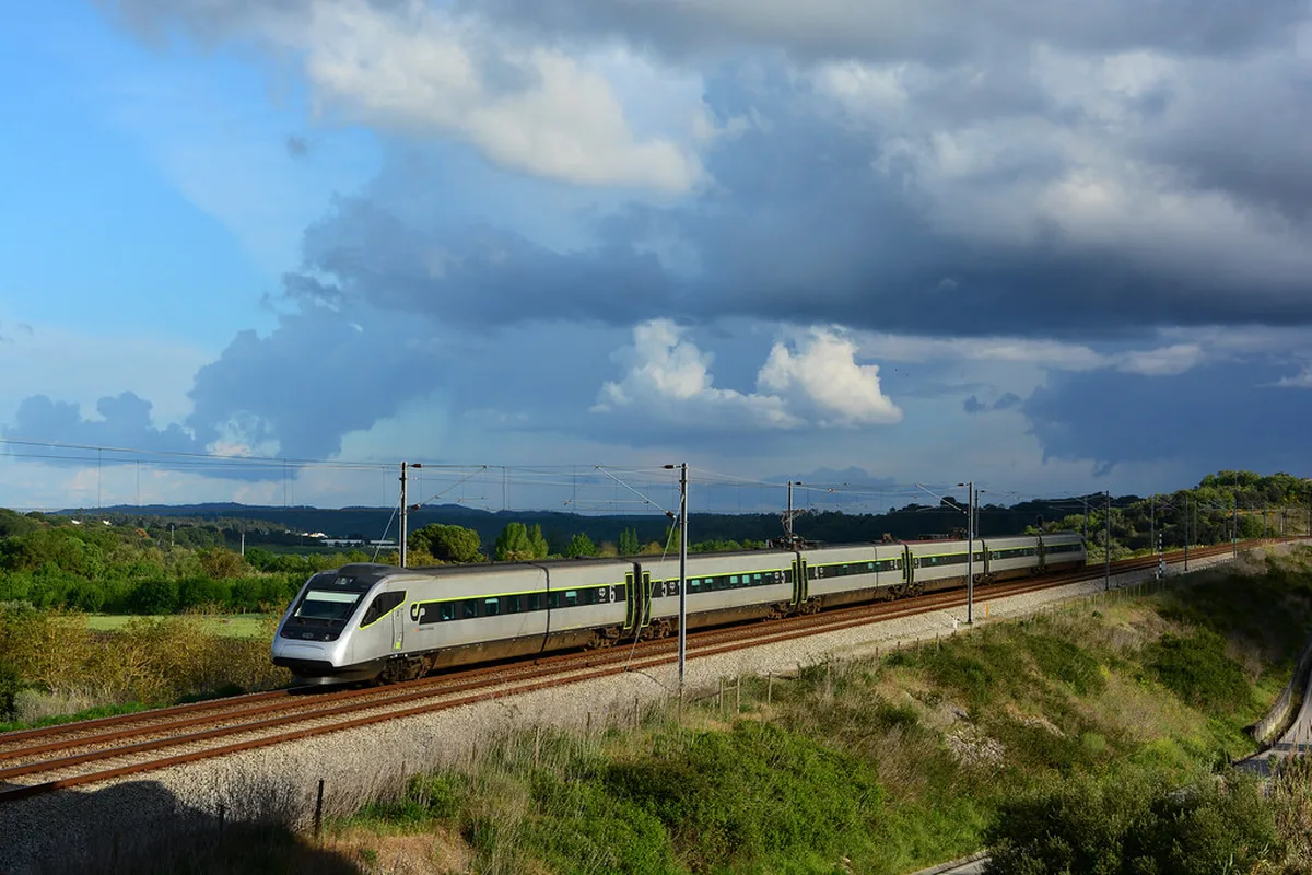 Lisbon to Lagos Train: 2026 Guide (Alfa Pendular vs Intercidades)