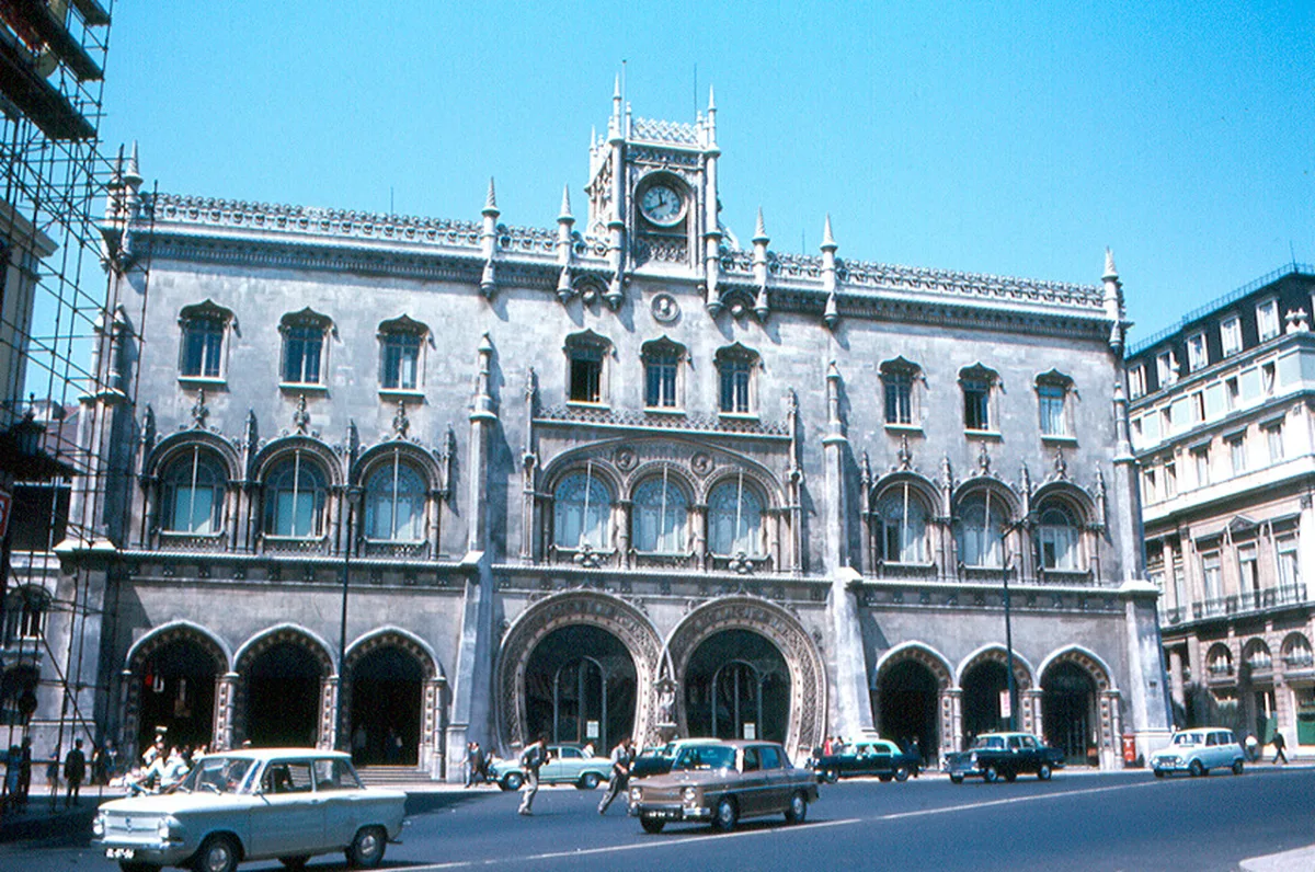 Lisbon to Sintra Train: 2026 Practical Guide (Tickets, Schedule, Tips)