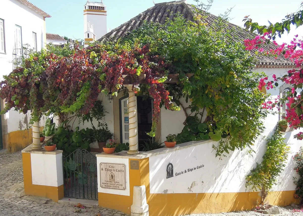 Where to Stay in Óbidos: Best Hotels Inside and Outside the Walls (2026)