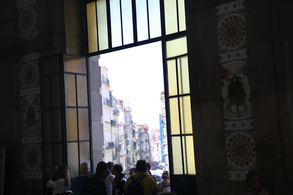 Riverfront Dining Tips in Porto, Portugal