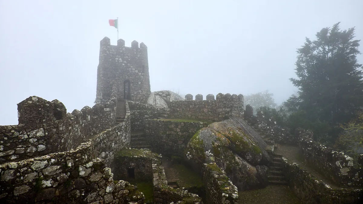 8 Key Factors to Choose Between Sintra or Cascais